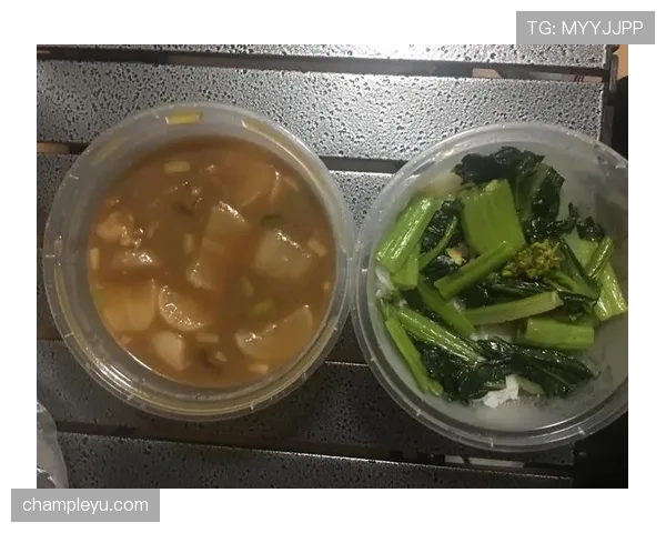 刷到庞伟的早餐照，碗里那东西比我整个月工资看着都疼...