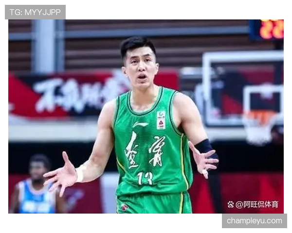 郭艾伦大衣口袋里竟然装着……这身价直接让隔壁老王崩溃